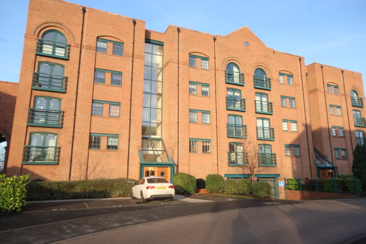 Flat Wharton Court in Chester