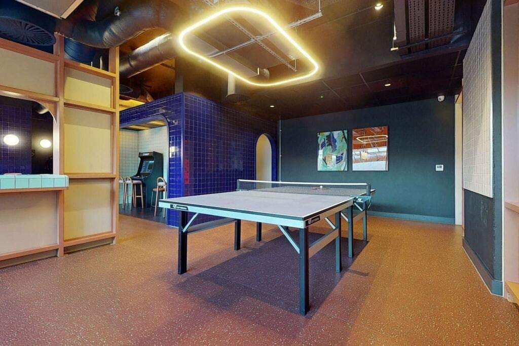 Room Commercial Road in Greater London