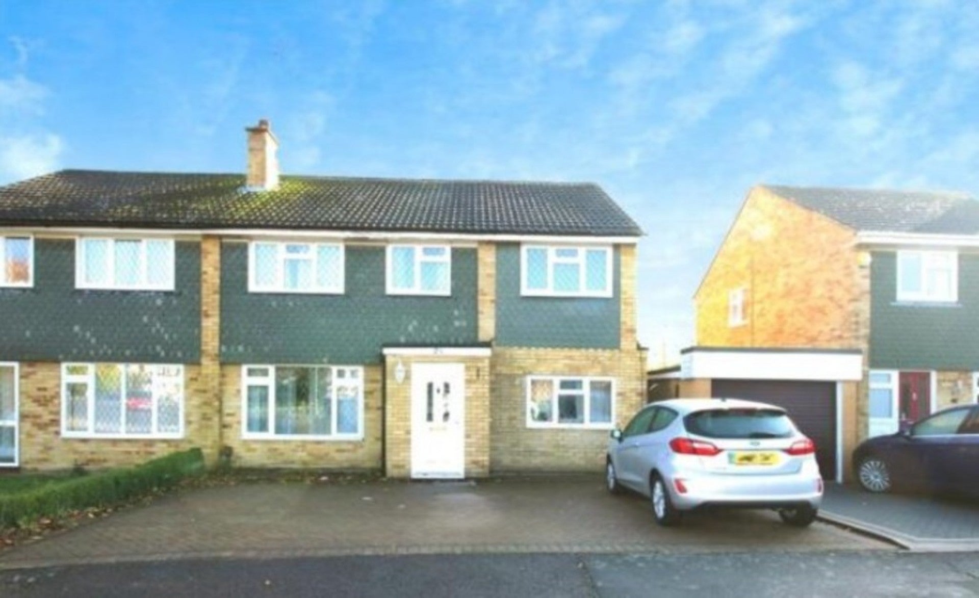 House Moore Grove Crescent in Borough of Runnymede