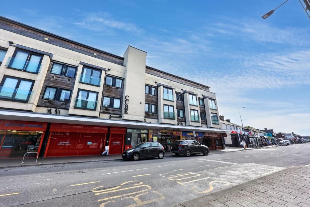 Flat Cowbridge Road East in Cardiff