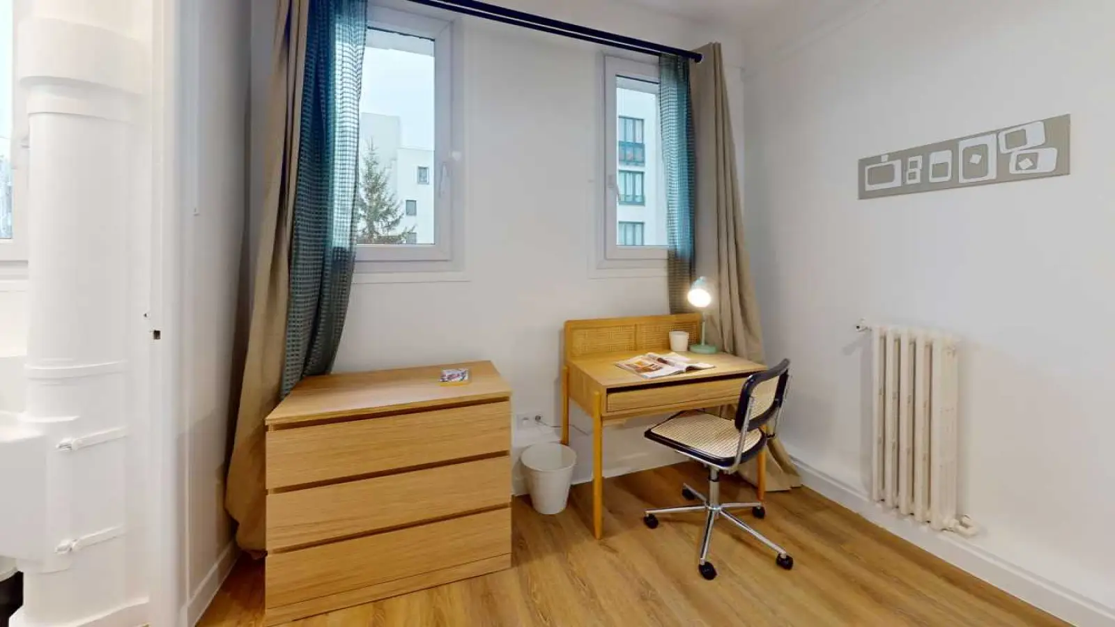 Room Rue de Saussure in Paris
