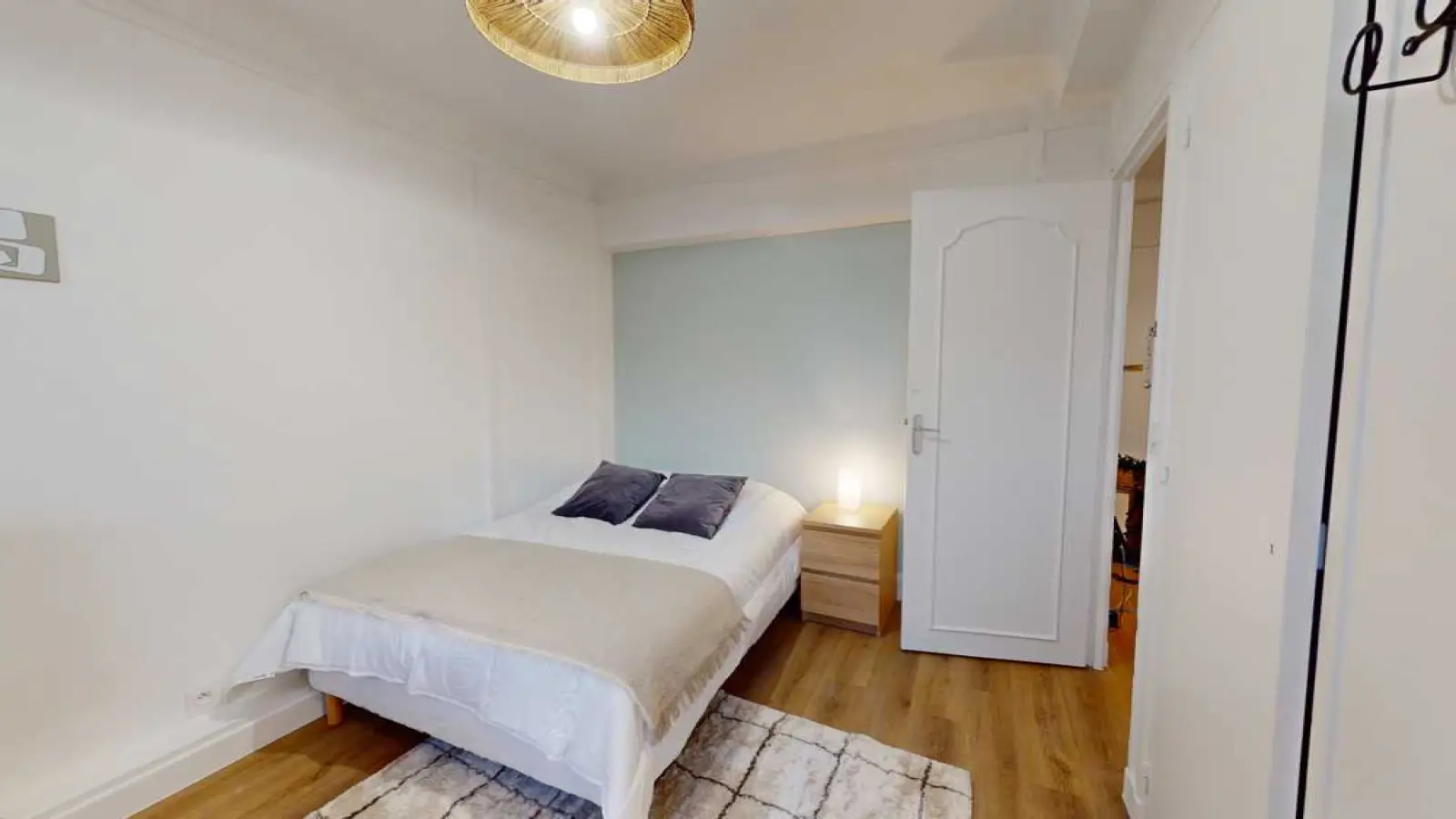 Room Rue de Saussure in Paris