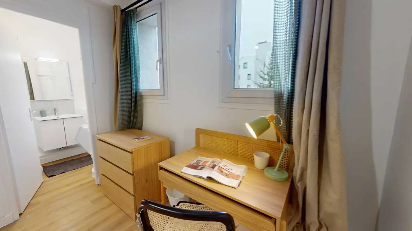 Room Rue de Saussure in Paris