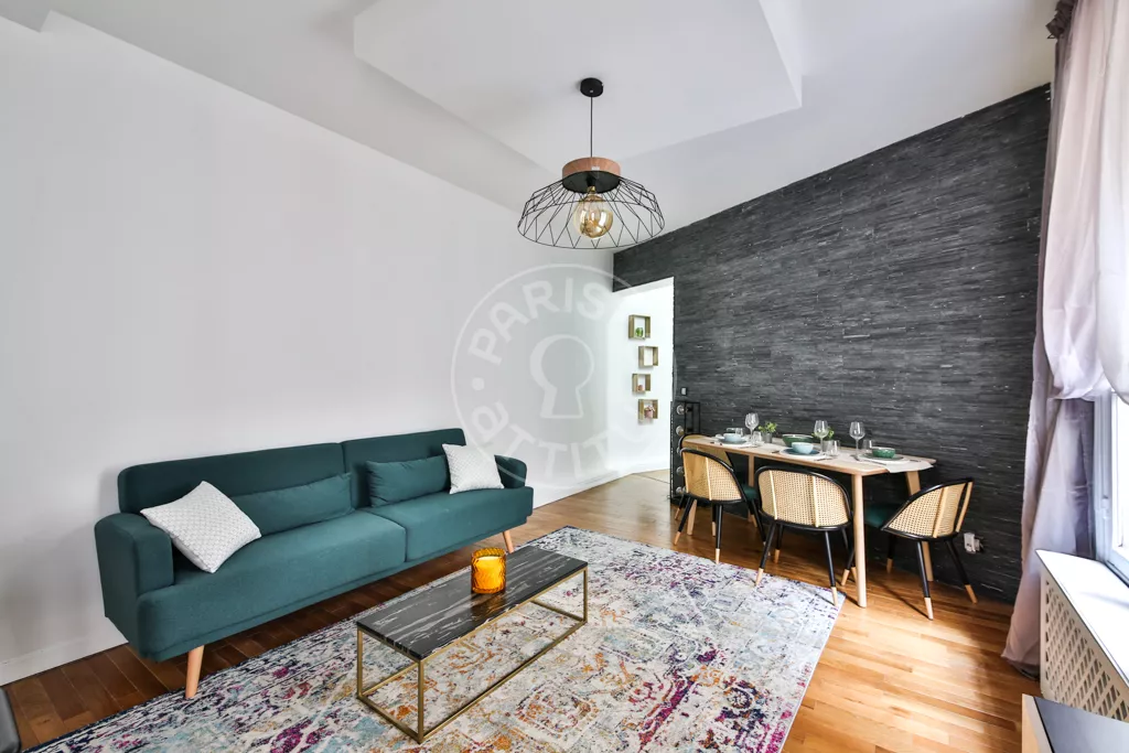 Flat Rue de Longchamp in Paris