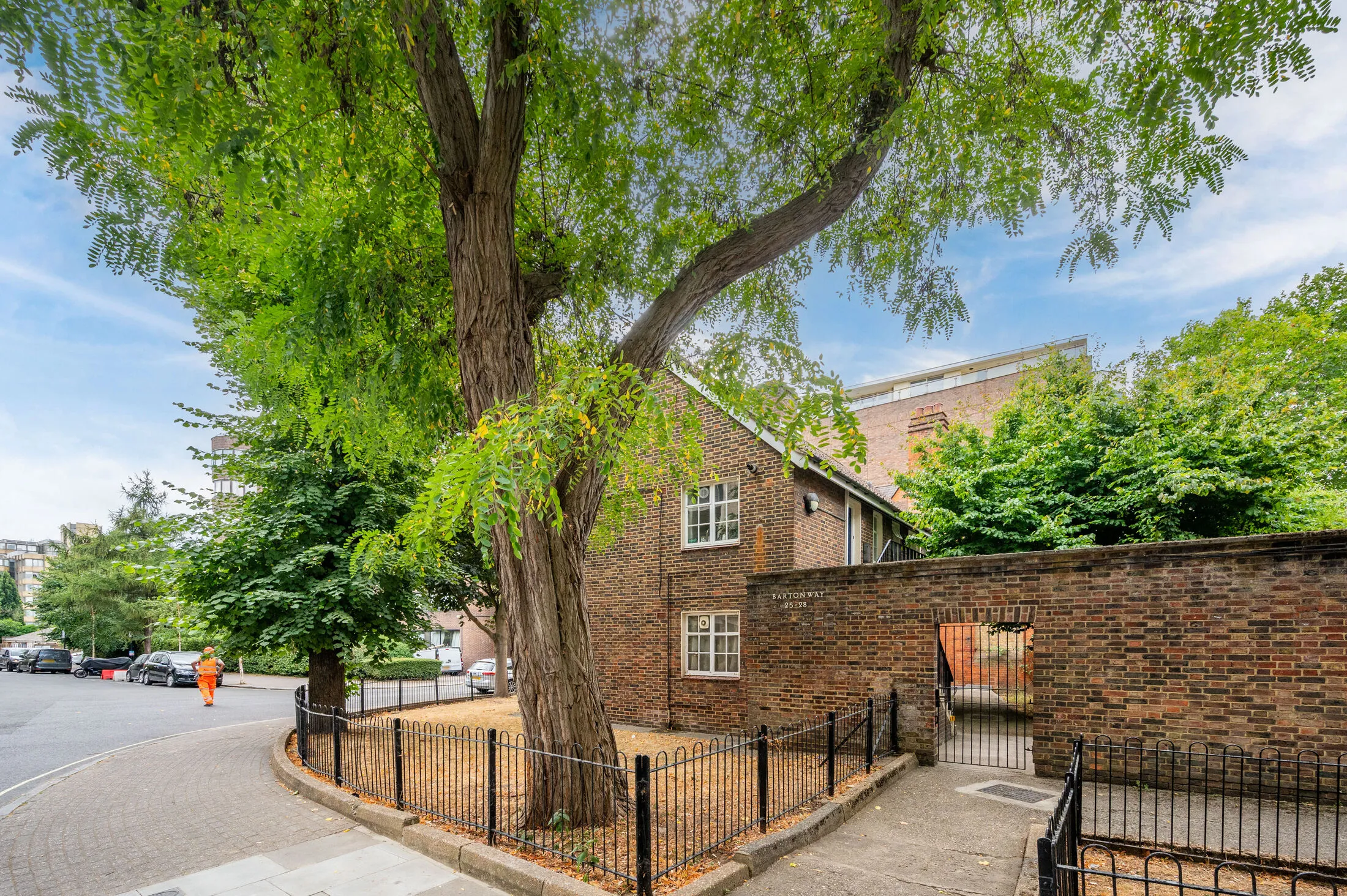 Flat Queen's Terrace in City of Westminster