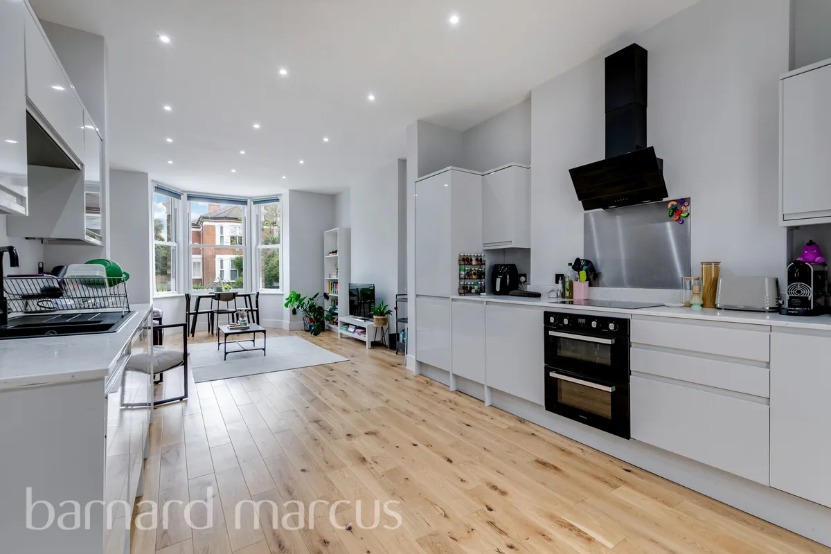 Flat Greyhound Lane in Greater London