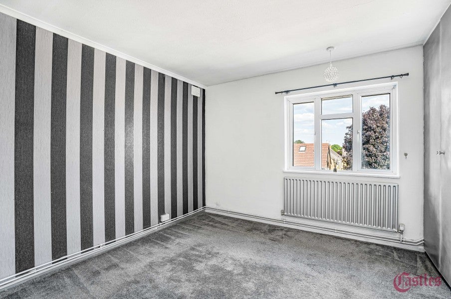 Flat Pentrich Avenue in London