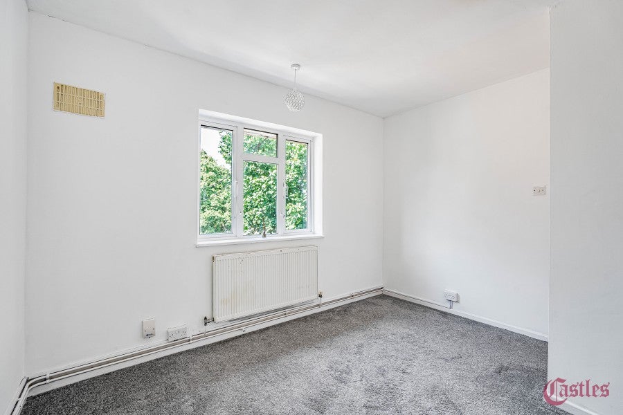 Flat Pentrich Avenue in London