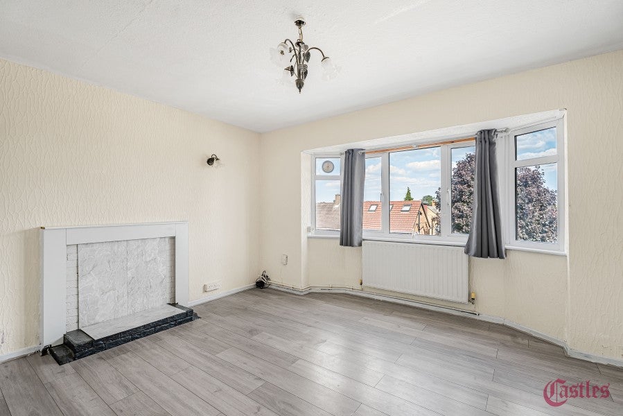 Flat Pentrich Avenue in London