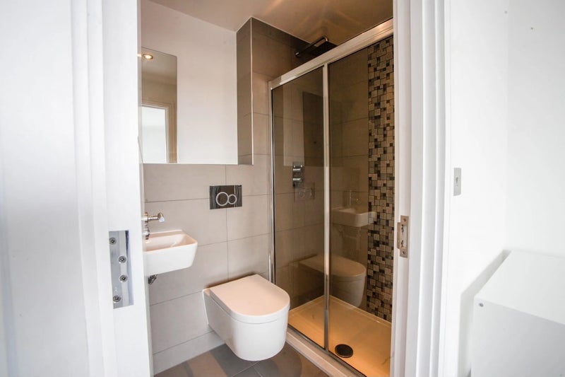 Room South Grove in Greater London