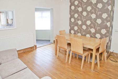 Room Vine Street in Lincoln