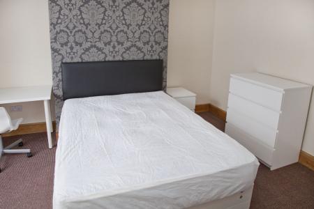 Room Vine Street in Lincoln