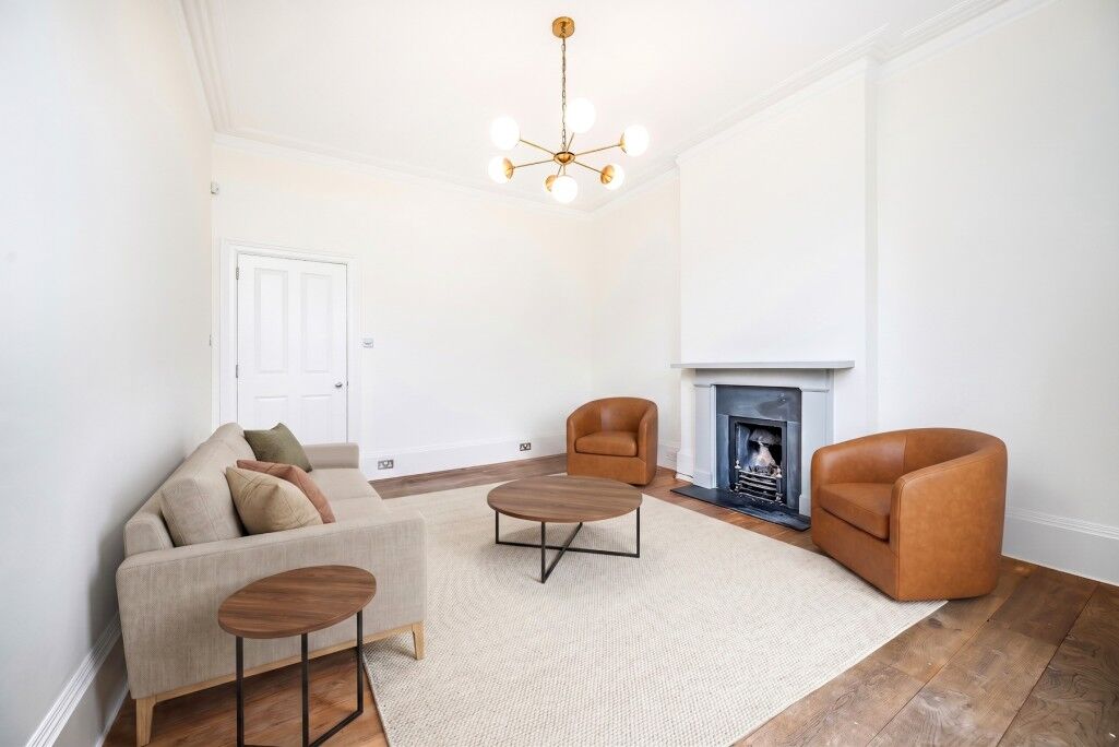 Flat Thurlow Road in Greater London