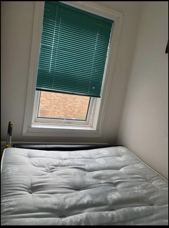 Room Knighton Fields Road East in Leicester