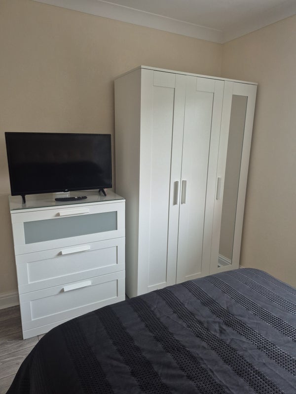 Room Glenholme Road in Sheffield