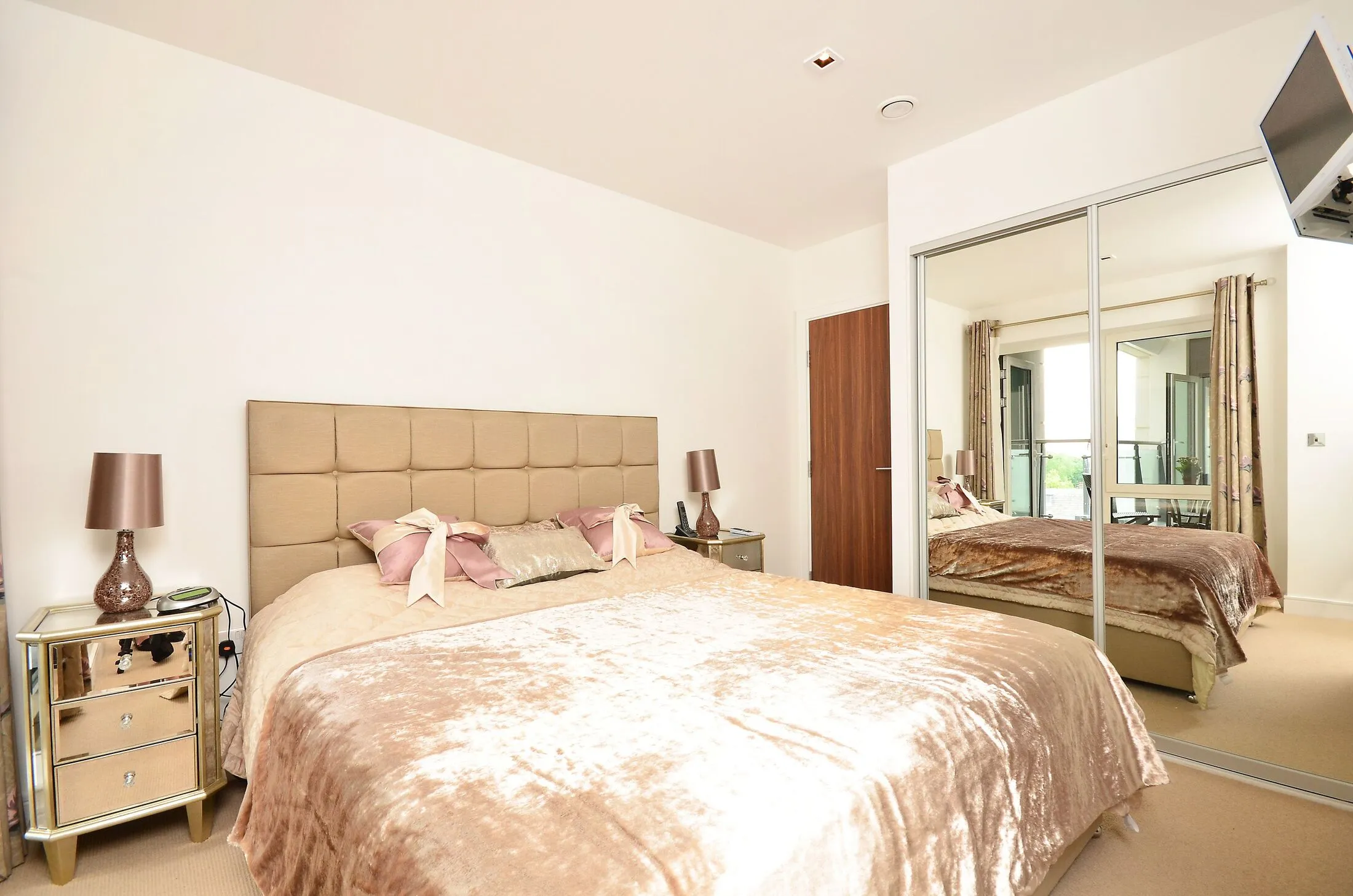 Flat Longfield Avenue in Greater London