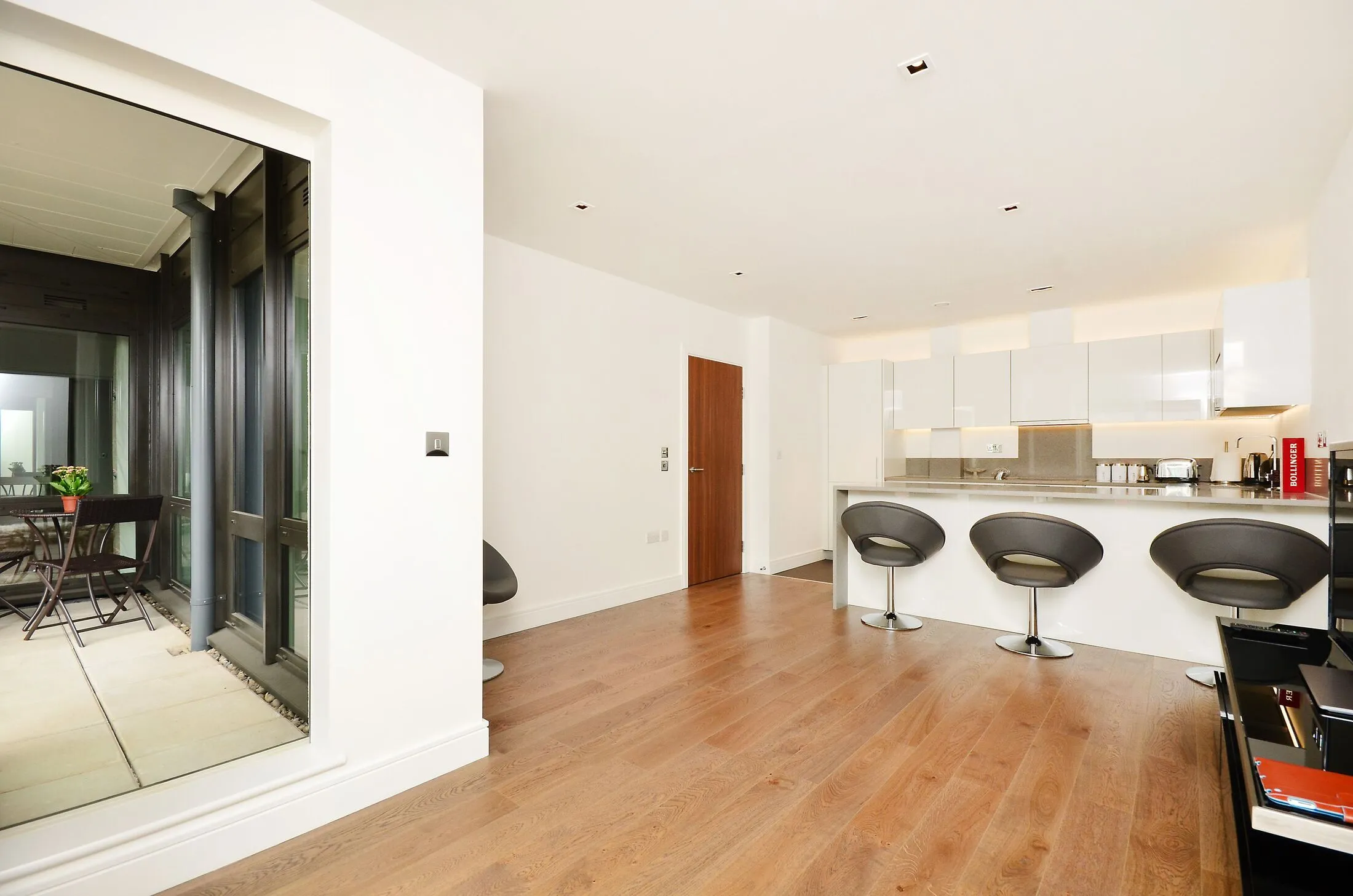 Flat Longfield Avenue in Greater London