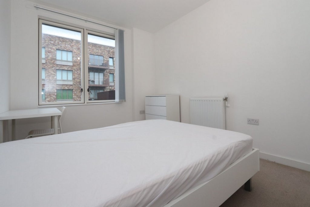 Room Globe Road in Greater London