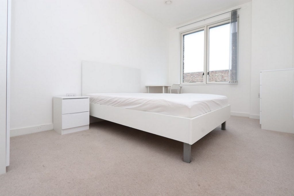Room Globe Road in Greater London