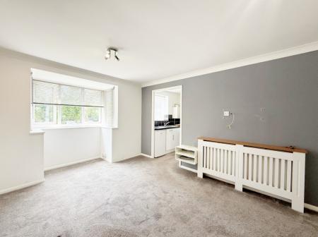 Flat Redan Gardens in Rushmoor