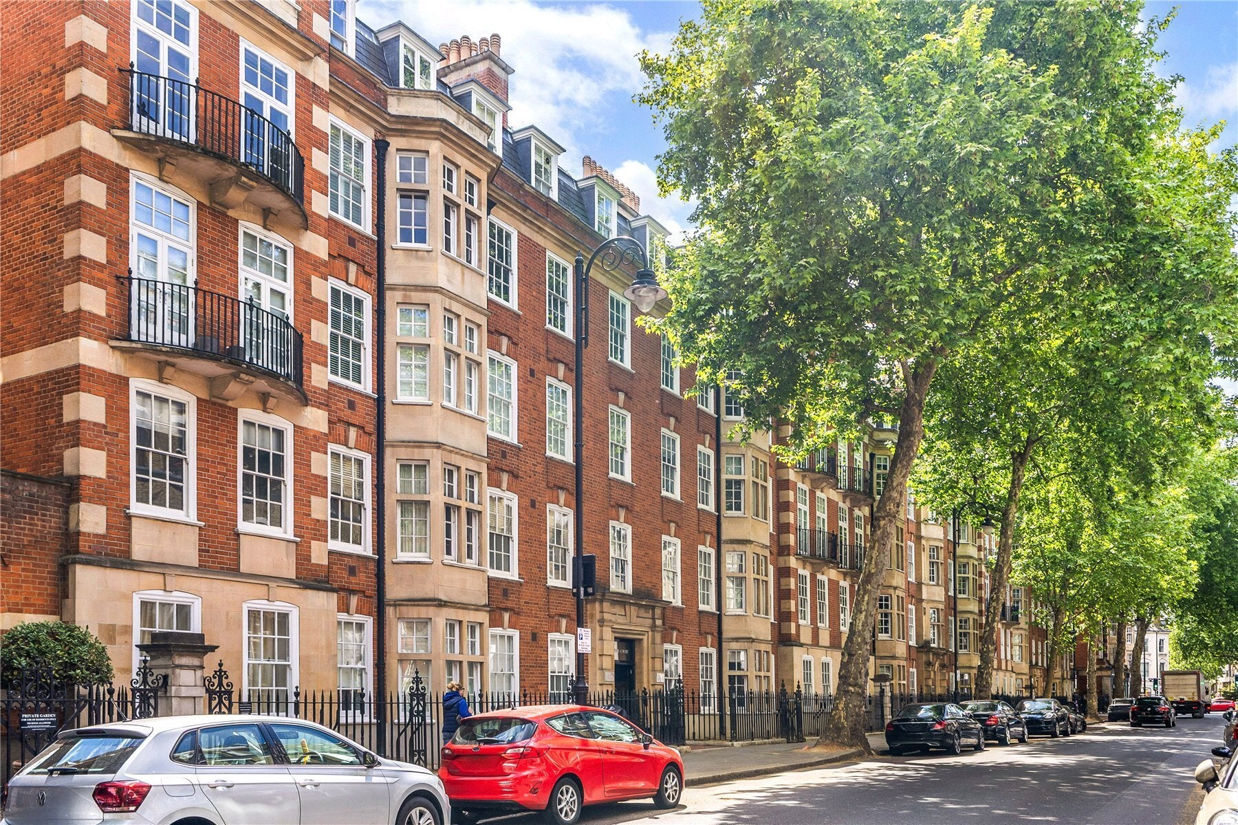 Flat Old Brompton Road in Greater London