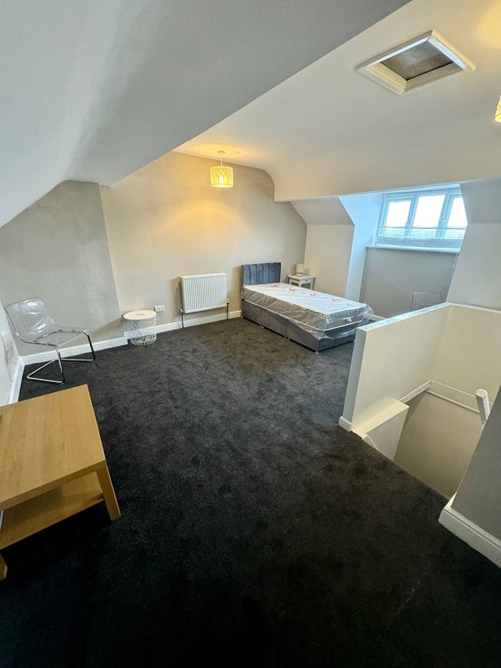 Room Shirecliffe Lane in Sheffield