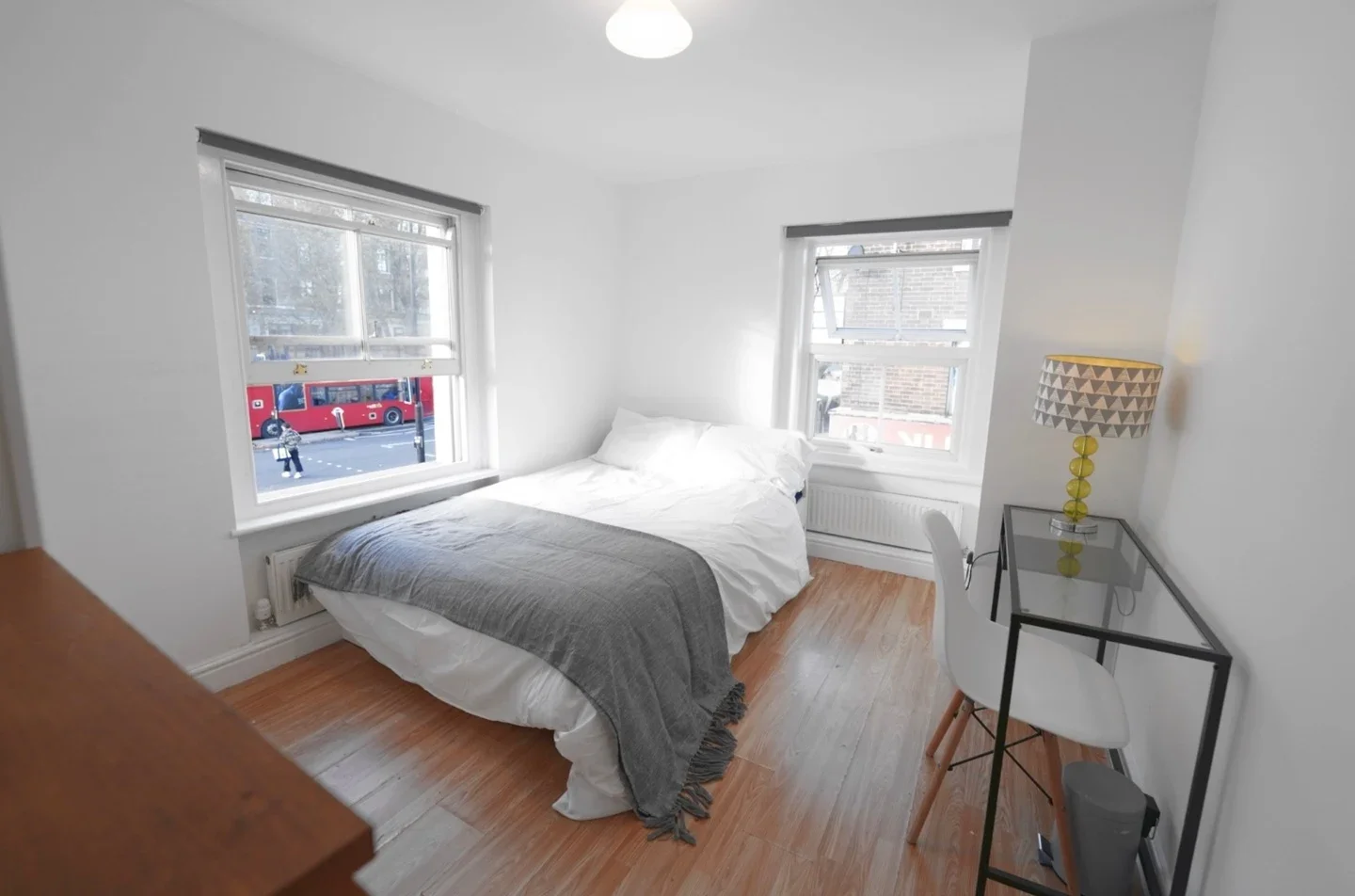 Room Court Street in Greater London