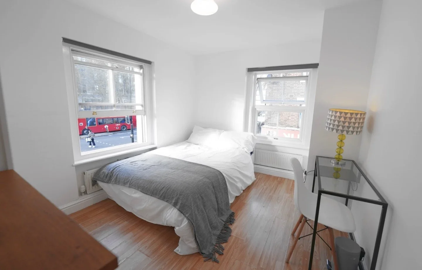 Room Court Street in Greater London