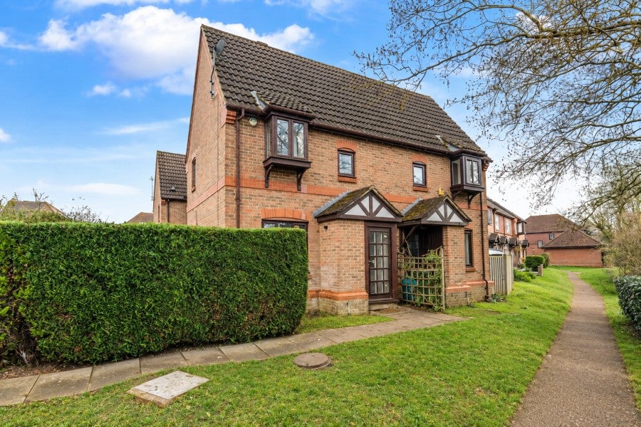 House Devoil Close in Guildford