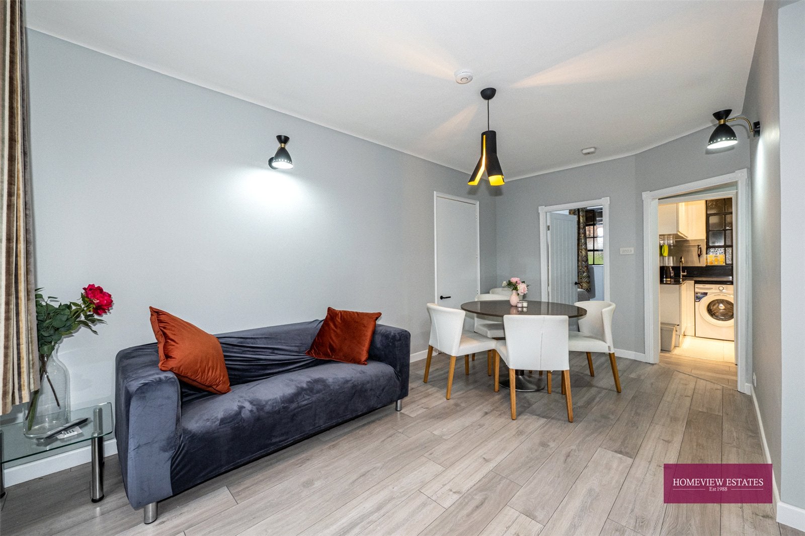 Flat Mortimer Crescent in Greater London