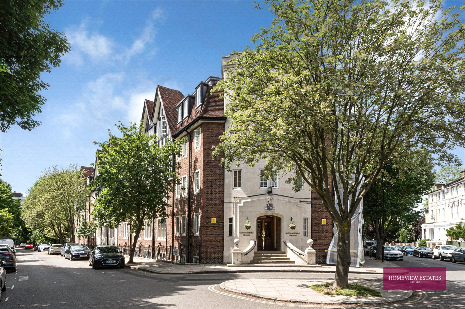 Flat Mortimer Crescent in Greater London