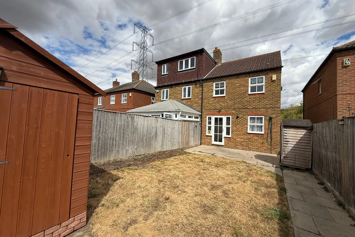 House Cursley Path in Fairford Leys