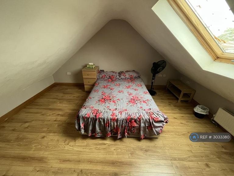Room New Park Avenue in Greater London
