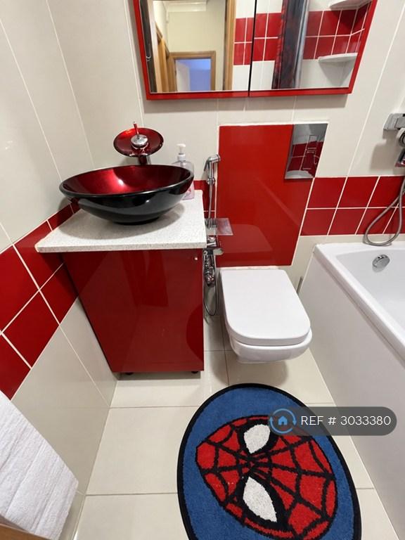 Room New Park Avenue in Greater London