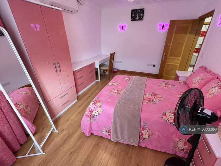Room New Park Avenue in Greater London
