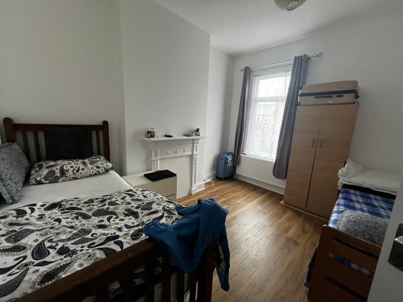 Room Mildenhall Road in Greater London