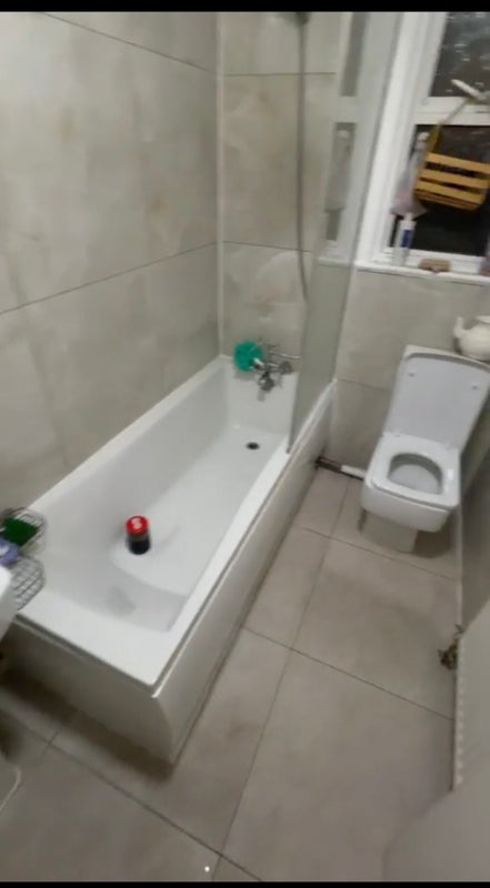 Room Mildenhall Road in Greater London
