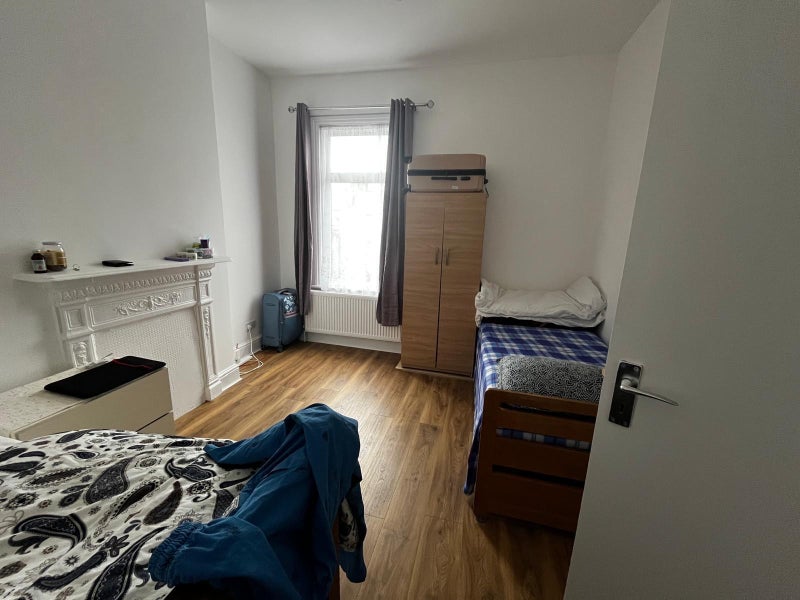 Room Mildenhall Road in Greater London