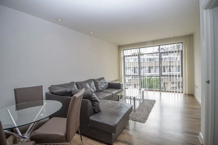 Flat Copenhagen Place in Greater London