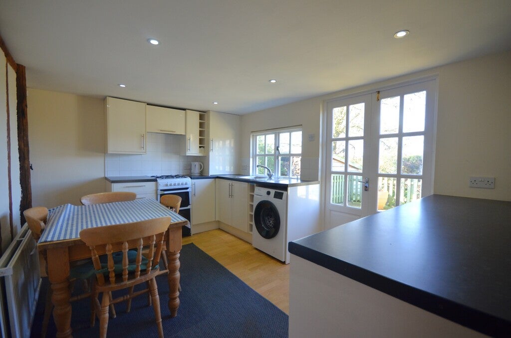 Flat Hadstock Road in Uttlesford