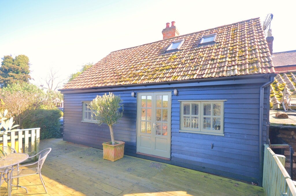 Flat Hadstock Road in Uttlesford