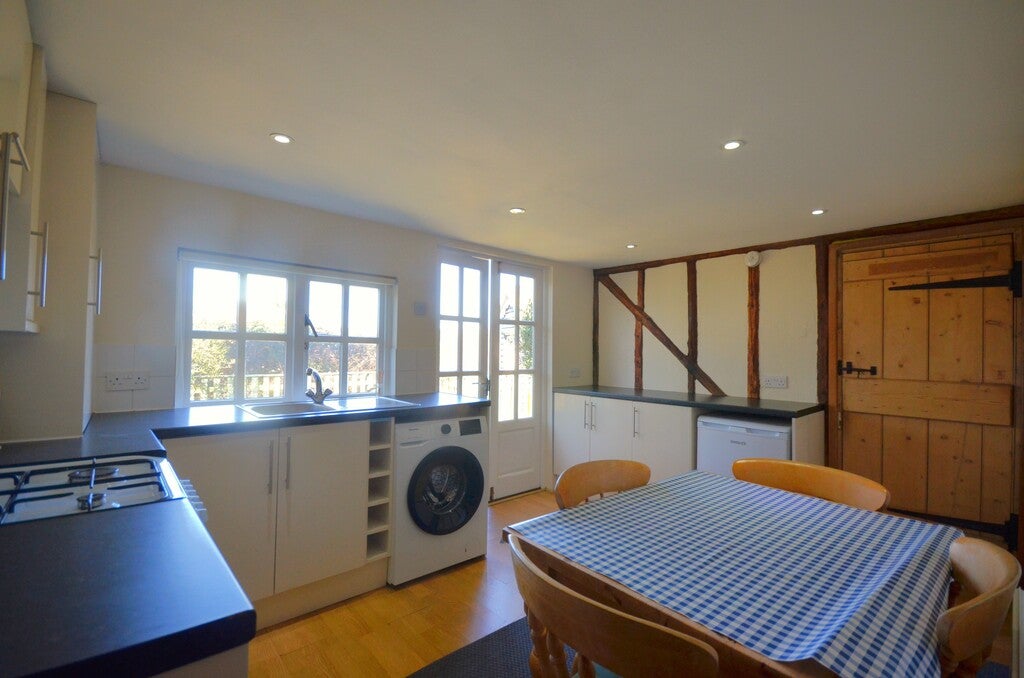 Flat Hadstock Road in Uttlesford