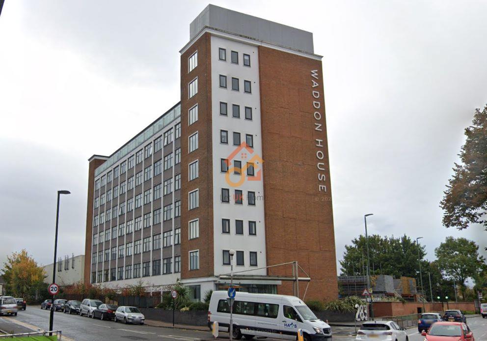 Flat Stafford Road in London