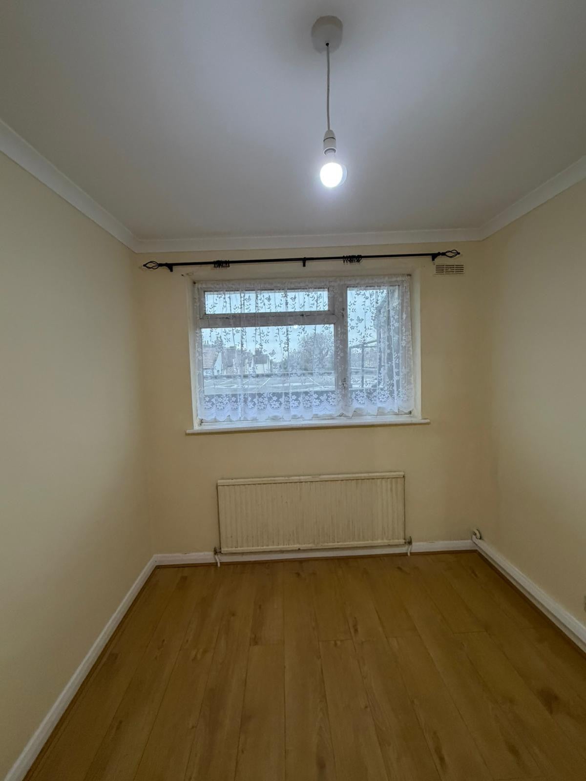 Flat Hunter Road in Greater London