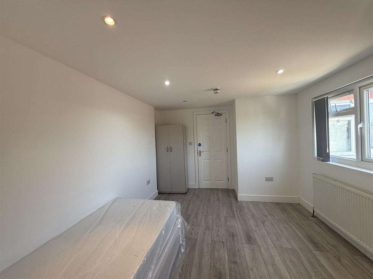 Room Saxon Road in London