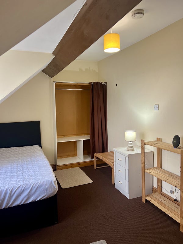 Room Pershore Road in Birmingham
