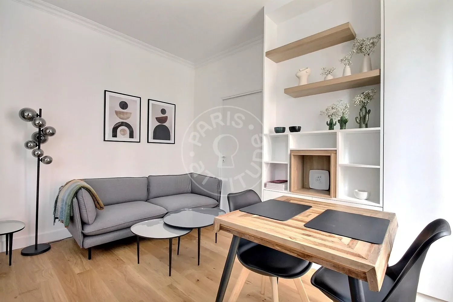 Flat Rue Duranton in Paris