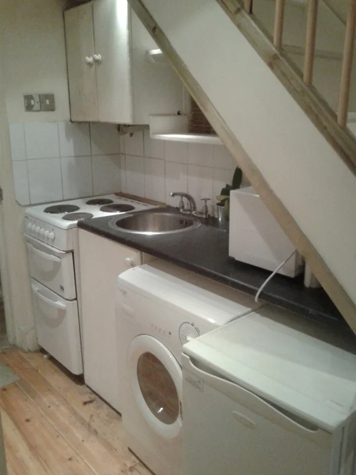 Flat Halston Close in Greater London