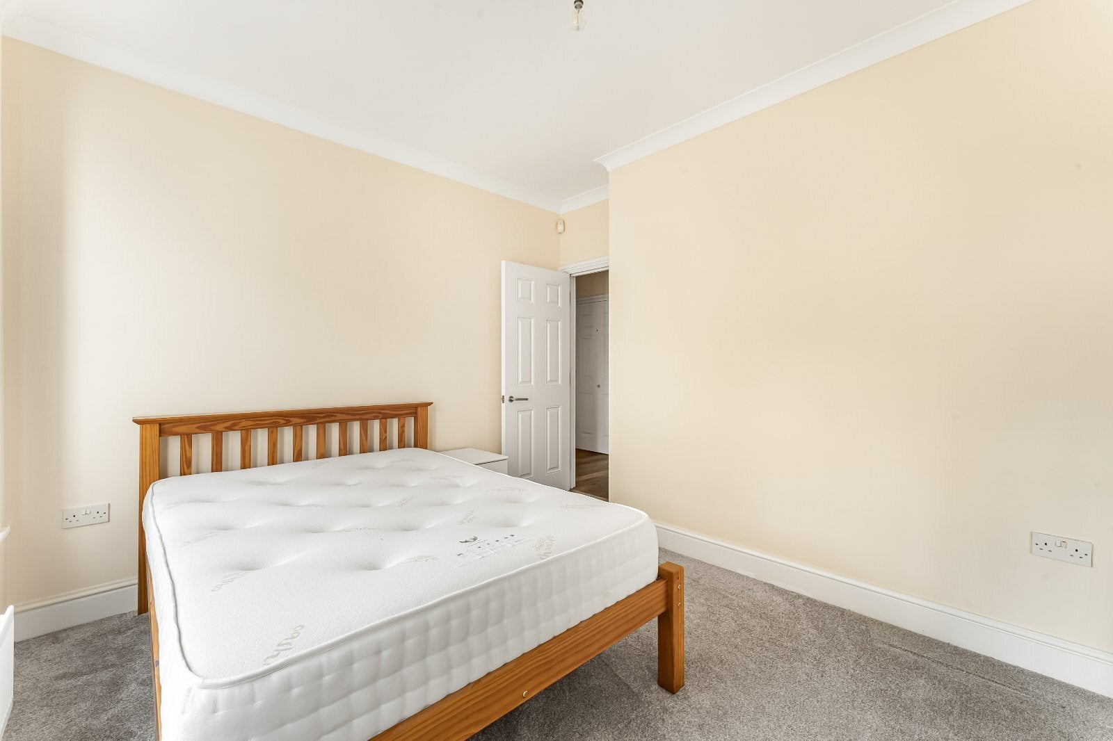 Flat Highbury Hill in Greater London