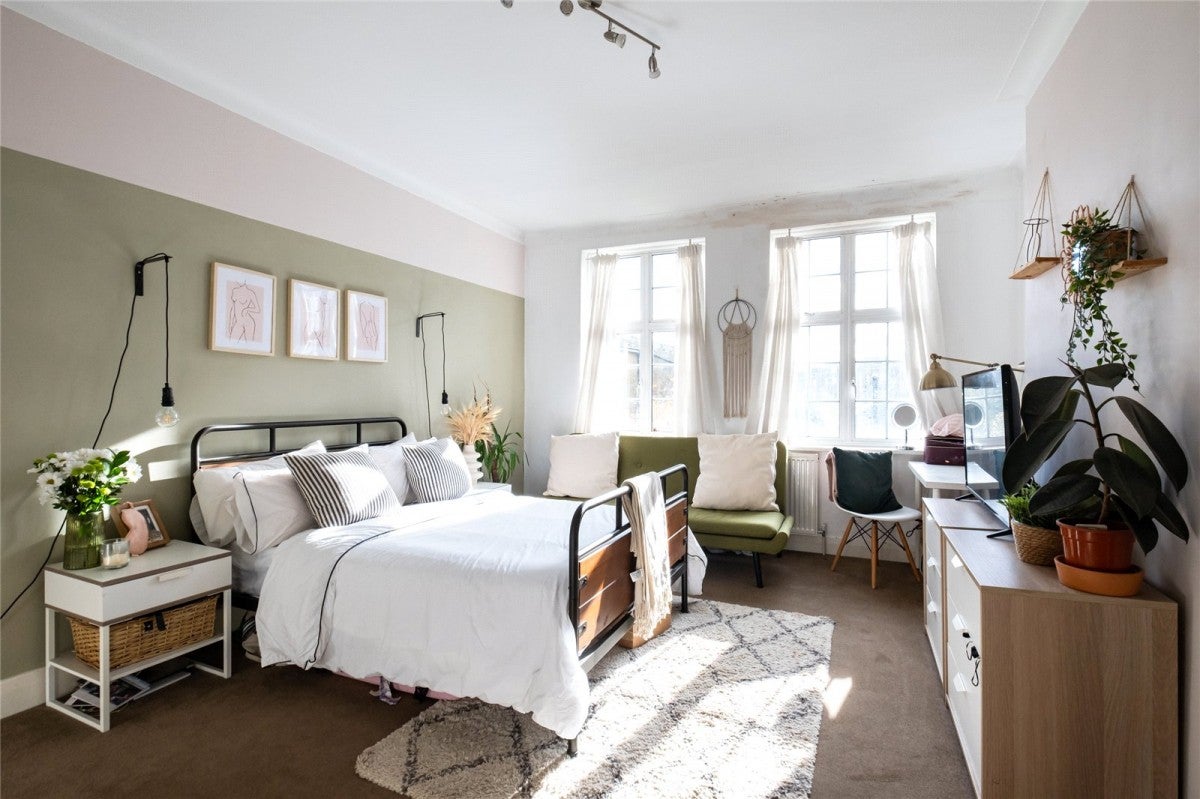 Flat Leigham Avenue in Greater London